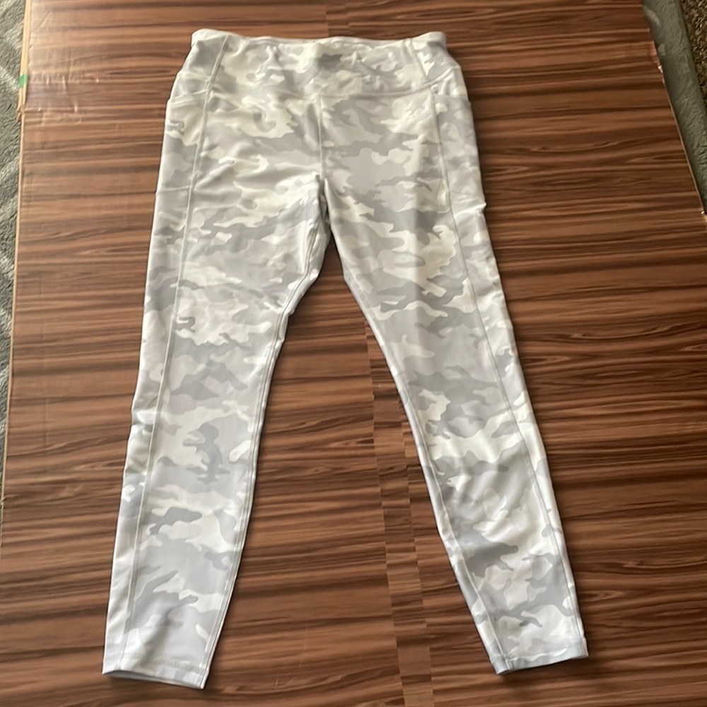 AVIA Camo Leggings Size 2XL